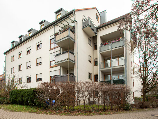 Fürth Klinikum: provisionsfreie, leerstehende 3- Zimmerwohnung mit Bodenheizung und Garagenstellplatz.