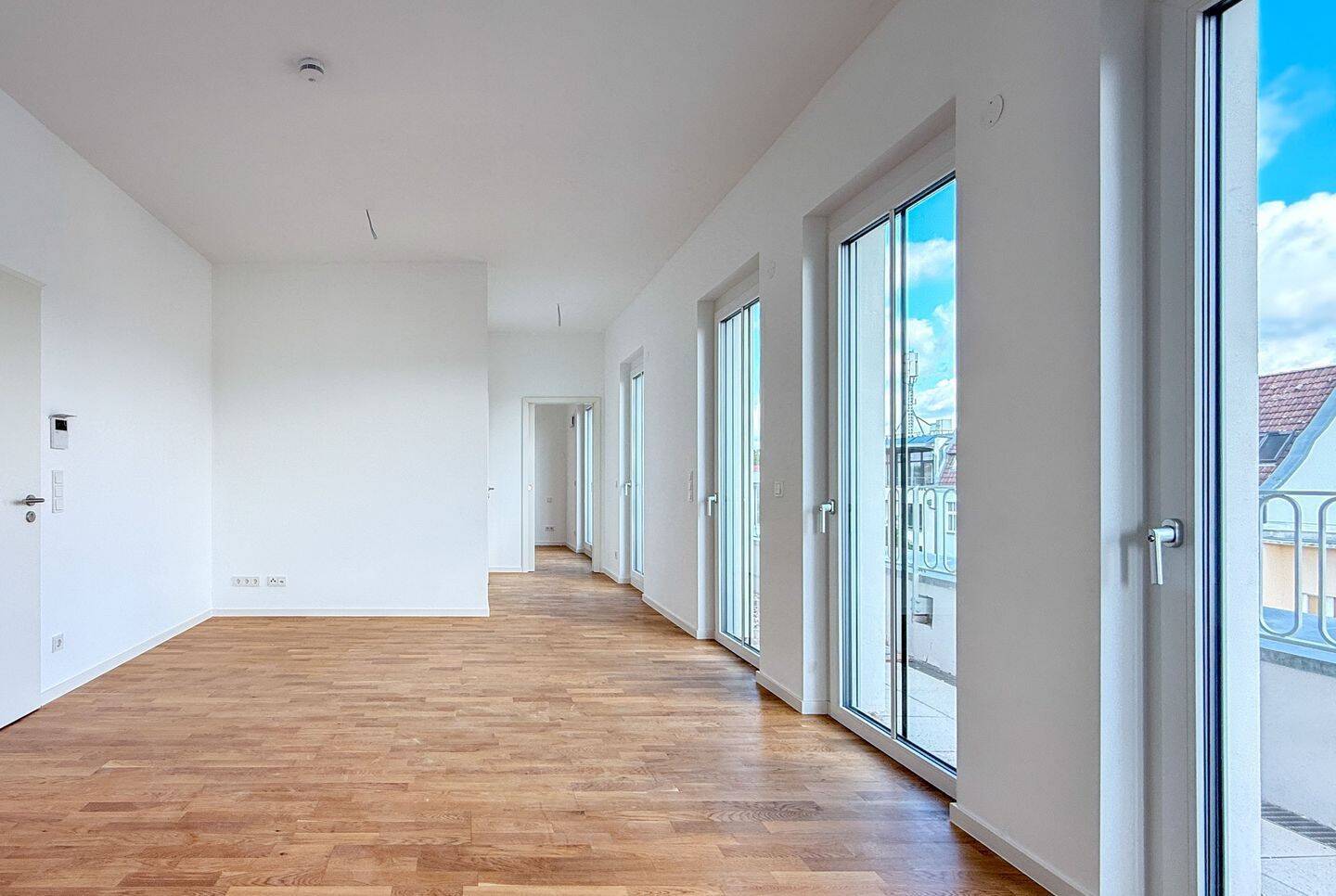 Dachgeschosswohnung nah Schloß Charlottenburg - Großzügige 2 Zimmerwohnung am Mierendorffplatz - Photo 1