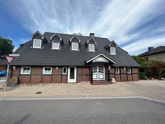 Repräsentative Spitzenlage von Kirchhatten / Hatten - Historisches Gasthaus mit Einliegerwohnung