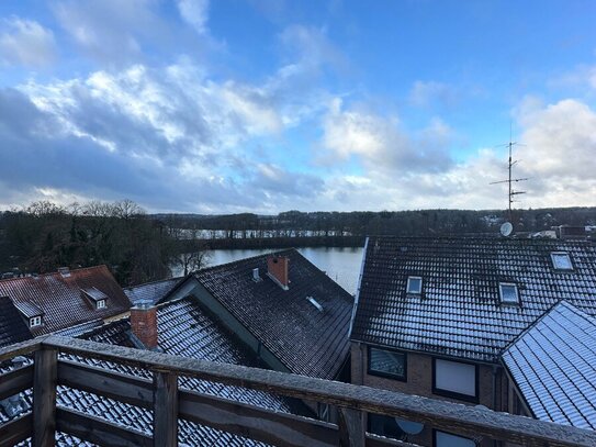 ++Charmante Dachgeschosswohnung mit 2 Etagen, Dachterrasse und Seeblick - Direkt im Zentrum von Mölln++