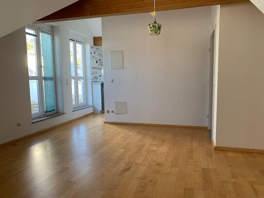 Tolle 2 Zimmer DG-Wohnung mit großer Dachterrasse in Geretsried-Gartenberg