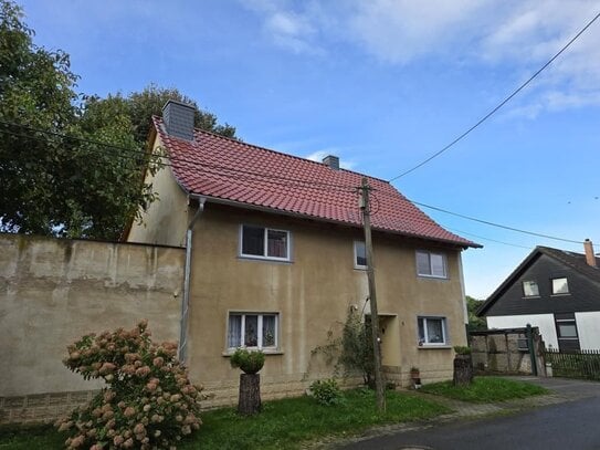 Großes Einfamilienhaus im Dornröschenschlaf; ca. 6 km von Gotha entfernt