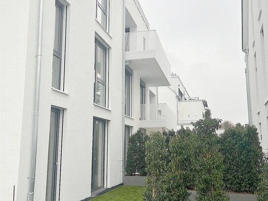 Exklusive 2 Zimmer-EG-Wohnung mit großer Terrasse, Aufzug, u. Einbauküche in Kirchheim-Teck