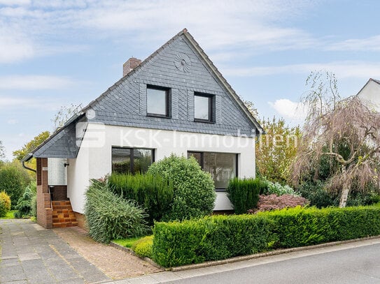 Ihr neues Zuhause: freistehend und hell mit weitläufigem Garten.