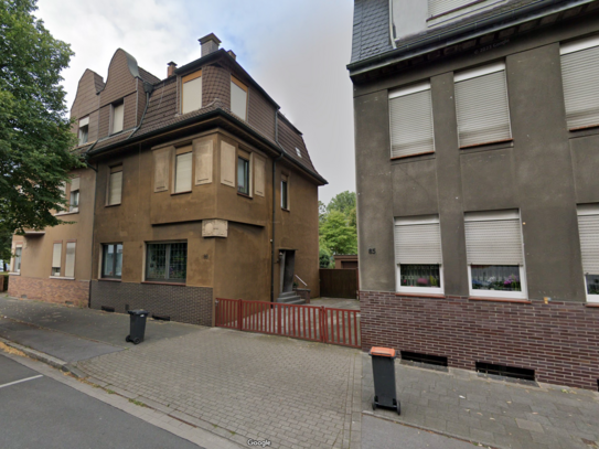 Doppelhaushälfte 2-3 Parteien mit Garten, Garage Hof