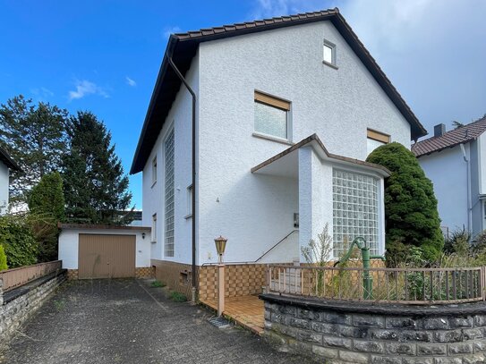 Einfamilienhaus mit großem Garten & Garage