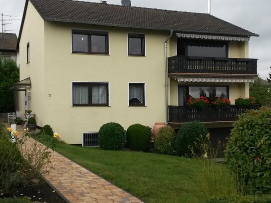 Gepflegte 3 ZKB Mietwohnung mit Balkon (2 Fam. Haus)