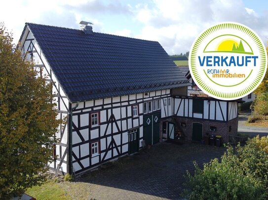 ++Ein Haus zum Verlieben++ Saniertes Bauernhaus mit Pferdestall in Erndtebrück-Birkefehl