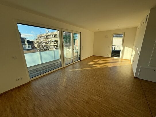 sofort bezugsfrei - Exklusive 2 Zimmer- Dachgeschosswohnung mit umlaufender Dachterrasse