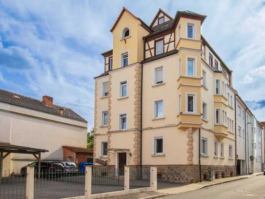 Moderne 4-Zimmer-Wohnung mit Balkon und zwei KFZ-Stellplätzen