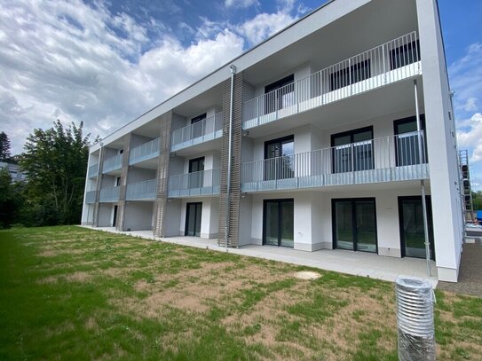 Neubau in zentraler Lage von Rödental: 2-Zimmer-Wohnung mit Balkon und Aufzug