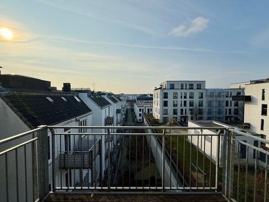 Nahe Mühlenkamp: gepflegte 3-Zimmer-Altbauwohnung mit Flügeltür, Stuck und schönem West-Balkon!