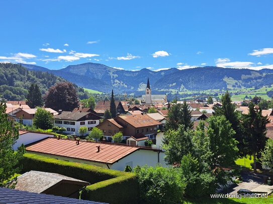 Großes Einfamilienhaus im Ortszentrum von Oberstaufen mit Einliegerwohnung auf 1.335 m² Grundfläche!