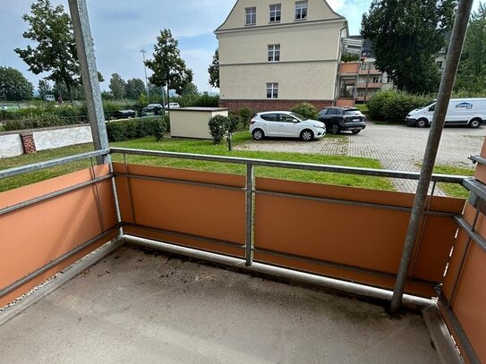 Großzügige und vermietete 2-Zimmer mit Laminat, Balkon und Wannenbad in guter Lage