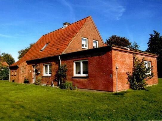 Einfamilienhaus mit Carport in 25887 Winnert