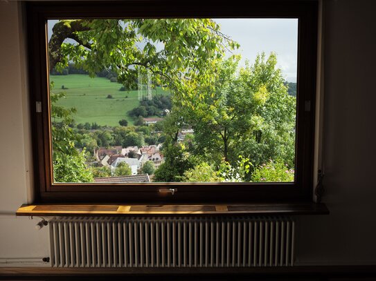 Große Wohnung über 2 Etagen in aussichtsreicher, ruhiger Halbhöhenlage von Tübingen