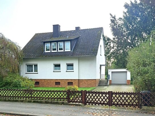 gepflegtes Zweifamilienhaus mit Garage u. großem Grundstück in Kassel-Oberzwehren