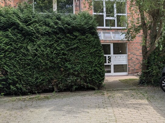 Helle, vermietete 2 Zimmer Wohnung in ruhiger, grüner Lage