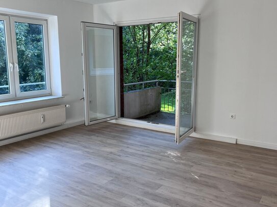 Schöne 2-Zimmer Wohnung mit Balkon und neuer Einbauküche