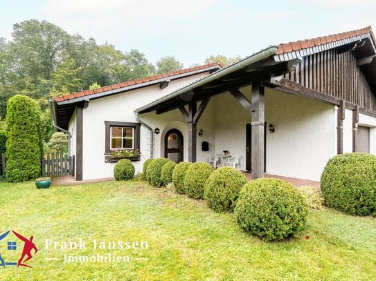 Freistehender Bungalow in Top-Lage mit Doppelgarage & Garten in Feusdorf - bezugsfertig