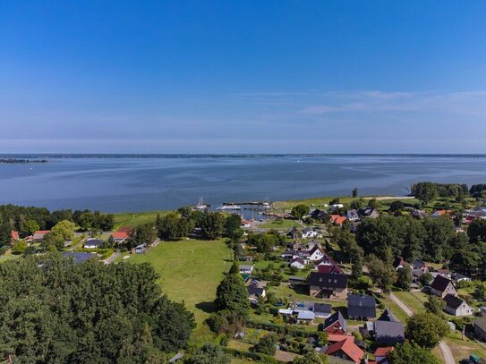 Süßes Ferienhaus auf einem TRAUM Grundstück, unweit vom Bodden