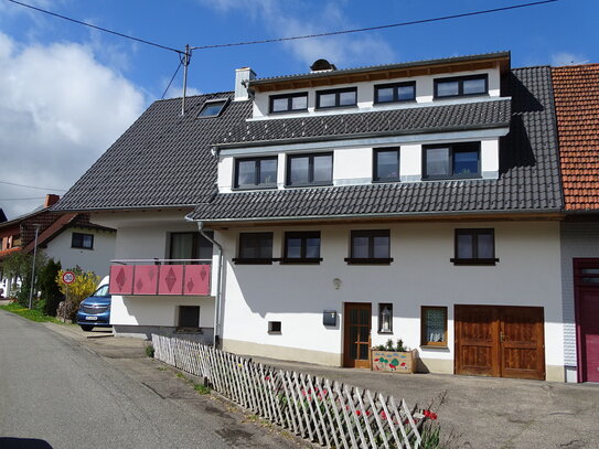 Modernes Zweifamilienhaus mit viel Platz in Bonndorf-Ortsteil