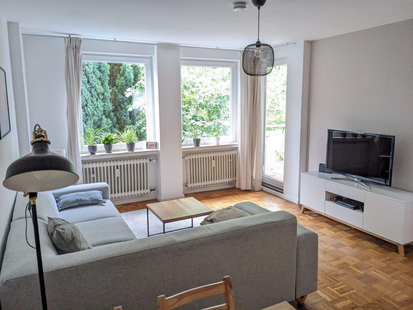 Von privat: Sanierte 3-Zimmer Wohnung mit ruhigem Balkon und Gartenanteil
