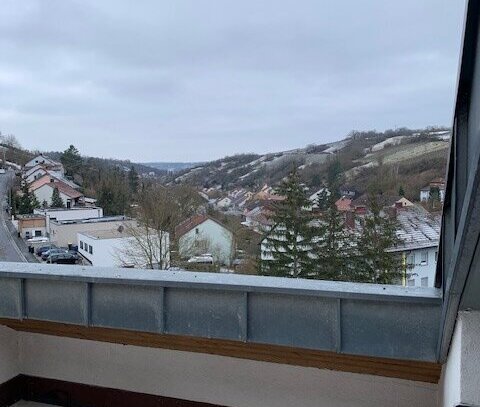 2-Zi. Dachstudio-Wohnung mit Loggia und Weitblick in ruhiger Lage