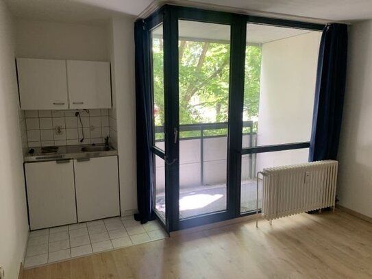 NUR für Studenten - 1 ZW im EG/Hochparterre in unmittelbarer Nähe zum Wöhrder See mit Balkon, Pantry-Küche und TG-Stell…