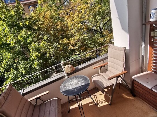 Vermietete, sonnige 3-Zimmer-Altbauwohnung mit Balkon + Loggia !