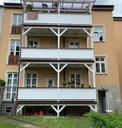 ~ Schöne 3 Zimmer Wohnung mit Balkon und Einbauküche - WG geeignet ~