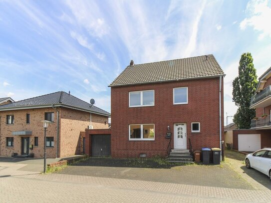 Einladendes Familienidyll: Freistehendes Einfamilienhaus mit Garage, Carport und Terrasse