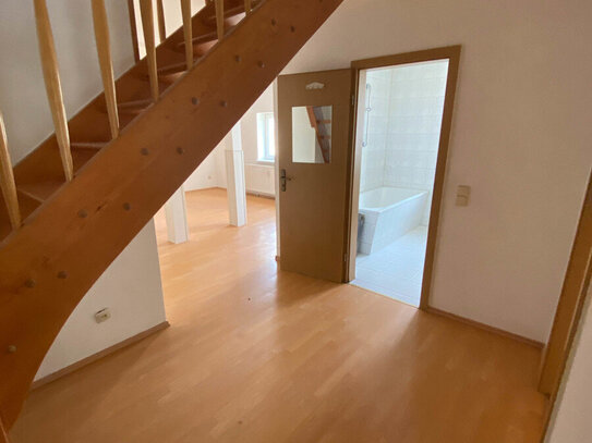 2-Raum-Dachgeschoss-Wohnung mit Stellplatz!