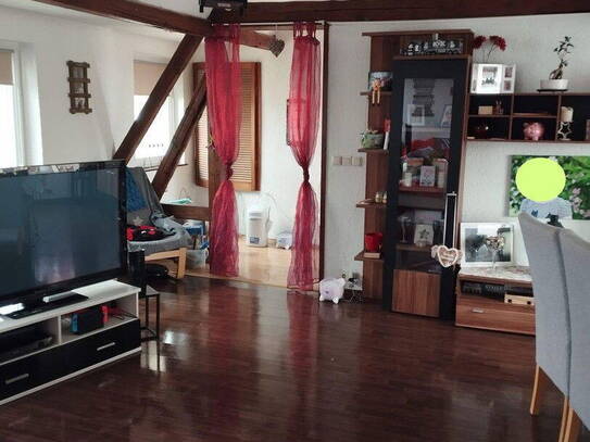 helle 4,5 Zimmer DG Wohnung mit 2 Bädern, inkl Einbauküche + Stellplatz