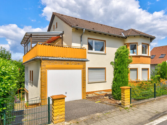 Gemütliches 2-Familienhaus mit Garten, Garage und Fernbick bis zum Feldberg!