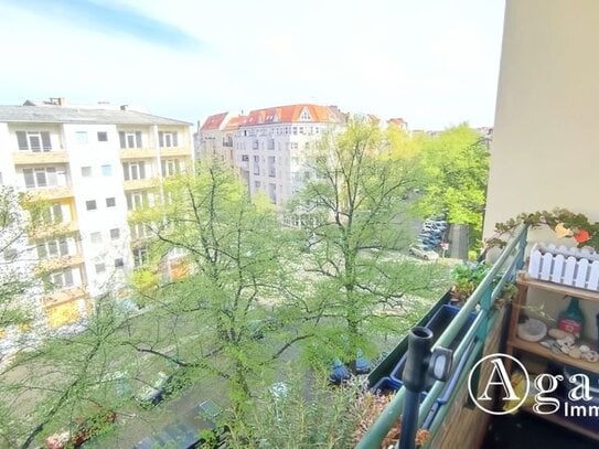 Kapitalanlage in Charlottenburg: vermietete 3-Zimmer-Wohnung mit Balkon und schöner Aussicht