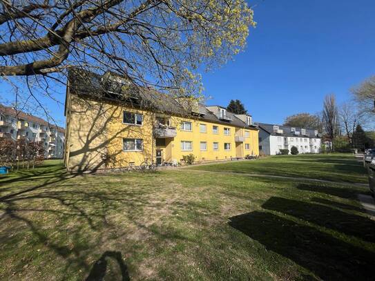 Renovierungsbedürftige 3 Zimmer Wohnung in Pinneberg-Quellental!