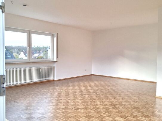 GROSSZÜGIGER GRUNDRISS, HELLE RÄUME! Top modern renovierte 4-Zimmer-Erdgeschoss-Wohnung mit Terrasse in Roth-Kiliansdor…