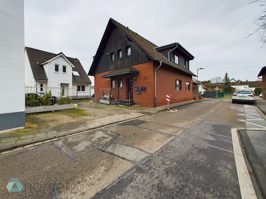 Attraktives Immobilienpaket in Baumberg - Einfamilienhaus (2012) + Zweifamilienhaus (1982)+3 Garagen