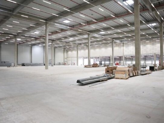 Helle und moderen Logistikhalle | 8.000 m² | 24/7 Betrieb | PROVISIONSFREI