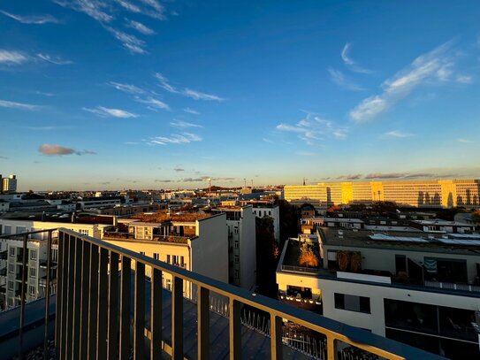 Mit 360 Grad Weitblick! Helle DG-Wohnung mit 2 Balkonen & Dachterrasse in zentraler, ruhiger Lage in Mitte