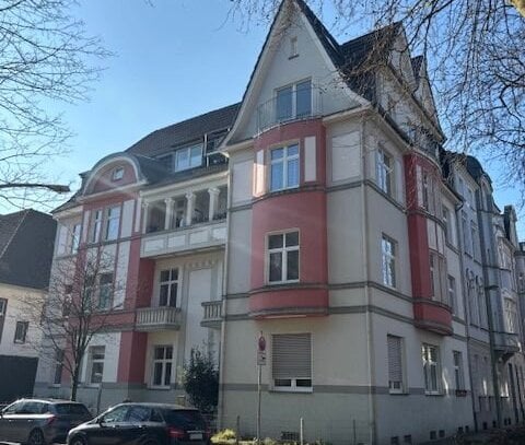 Charmante Altbau-DG-Whg. mit zwei kl. Balkonen und zusätzlichen Studio