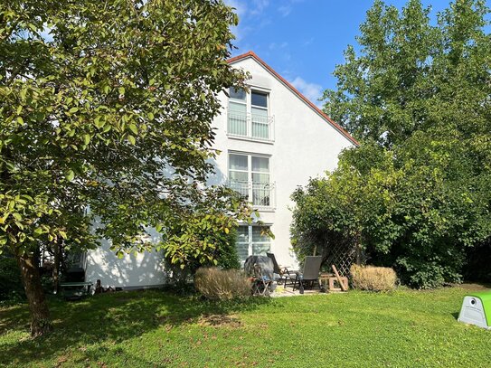 Doppelhaus mit zwei abgeschlossenen Haushälften in Regensburg-West