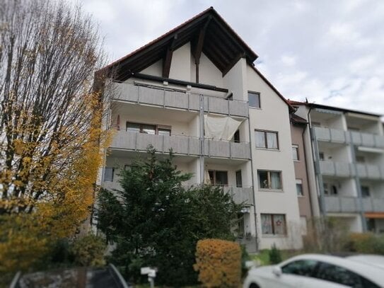 Gepflegte Wohnung mit Einbauküche und Südwestbalkon mit fußläufiger Nahversorgung! Bitte nicht nur E-Mail-Adresse, lieb…