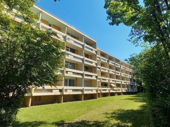 Moderne, möblierte u. renovierte 1 Zi. Wohnung mit Balkon in ruhiger Lage