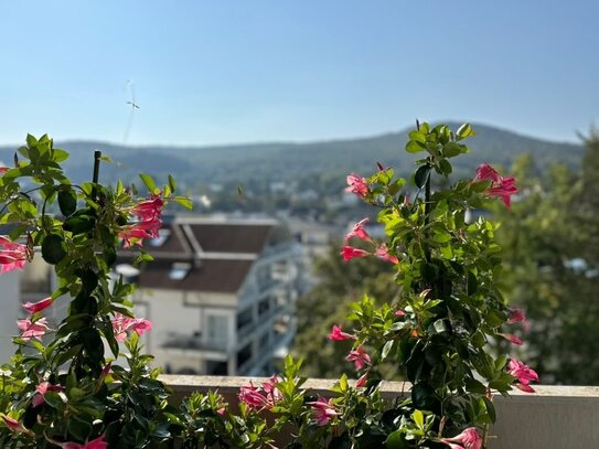 Großzügige Eigentumswohnung über den Dächern von Bad Neuenahr-Ahrweiler! Blick in den Park!