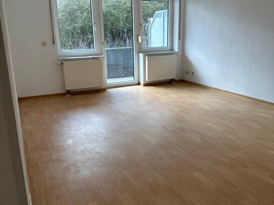 Geschmackvolle 2-Raum-Hochparterre-Wohnung mit Balkon in Petersberg