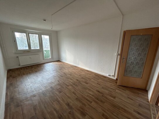 Helle 3-Zimmer-Erdgeschosswohnung! Mit zwei Bädern und Balkon!