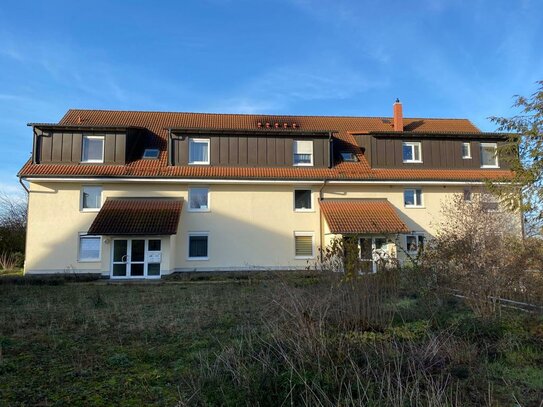 Kapitalanleger aufgepasst! Helle 2-Zimmerwohnung mit Balkon und Ausblick in ruhiger und zentraler Lage von Radebeul-West