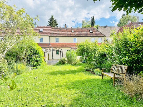 Reihenmittelhaus mit Außenstellplatz und herrlichem Garten